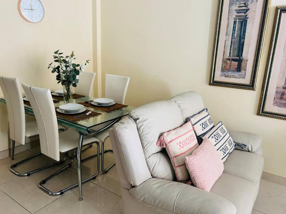 Flat On The Paseo Maritamo! Apartment Estepona Bagian luar foto