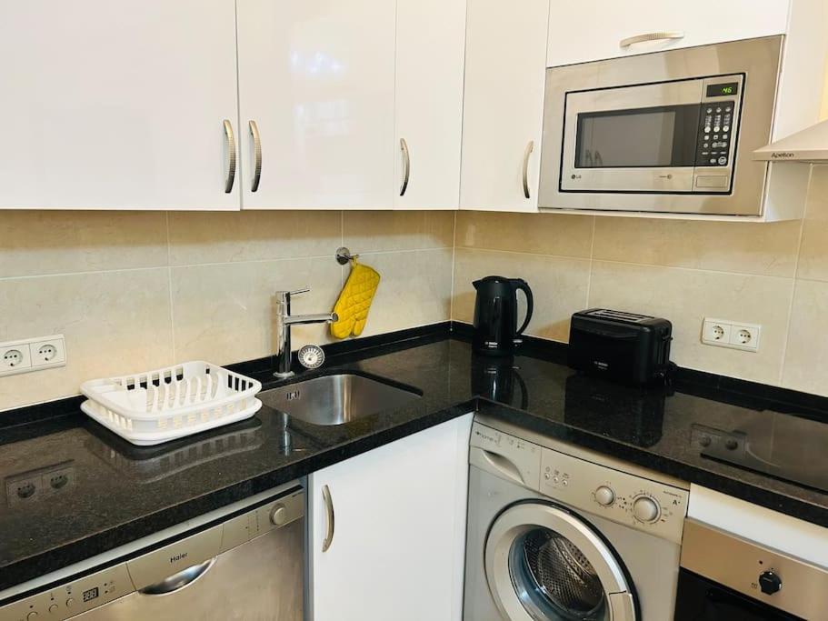 Flat On The Paseo Maritamo! Apartment Estepona Bagian luar foto