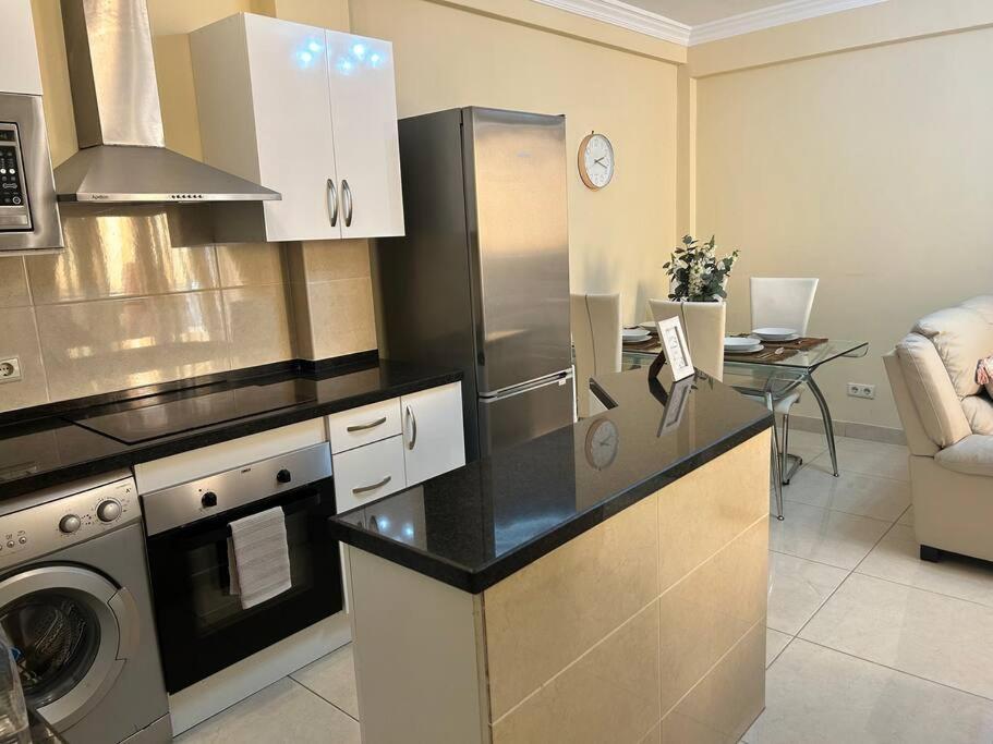 Flat On The Paseo Maritamo! Apartment Estepona Bagian luar foto